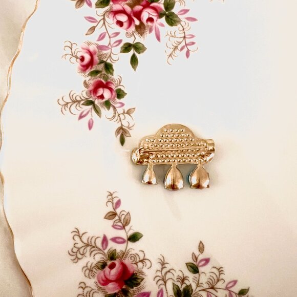 🧷🌧️GORGEOUS Cloud and Blue Raindrop Brooch on Gold Base - Vintage-Inspired! - Picture 5 of 6